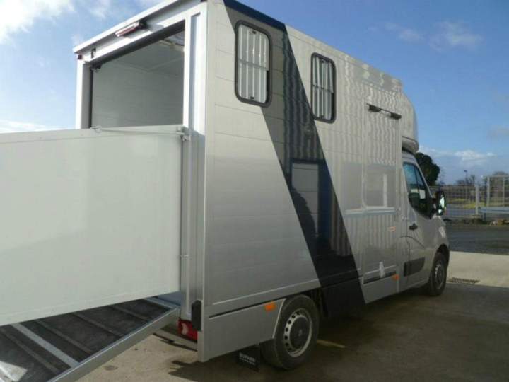 Conception de vans pour chevaux Basse-Normandie