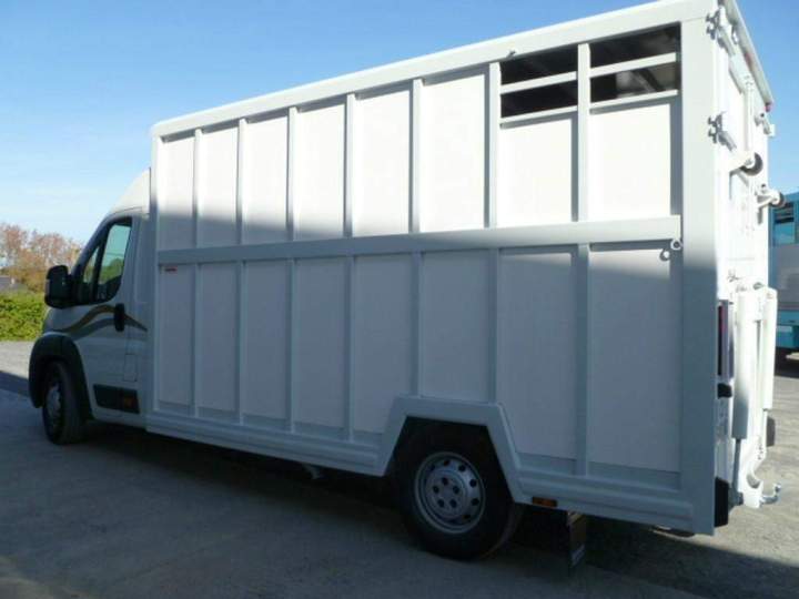 Fabrication de vans chevaux deux places Basse-Normandie