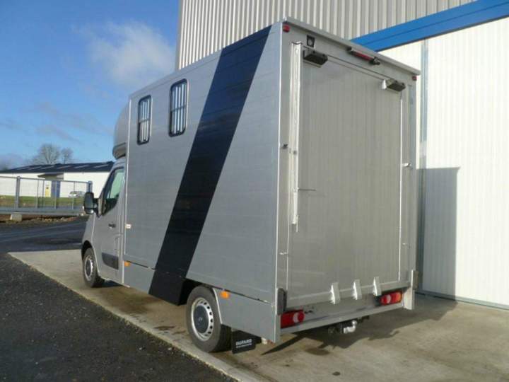 Fabrication de vans chevaux deux places Basse-Normandie
