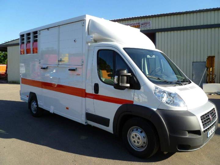 Fabrication de vans chevaux personnalisés Basse-Normandie