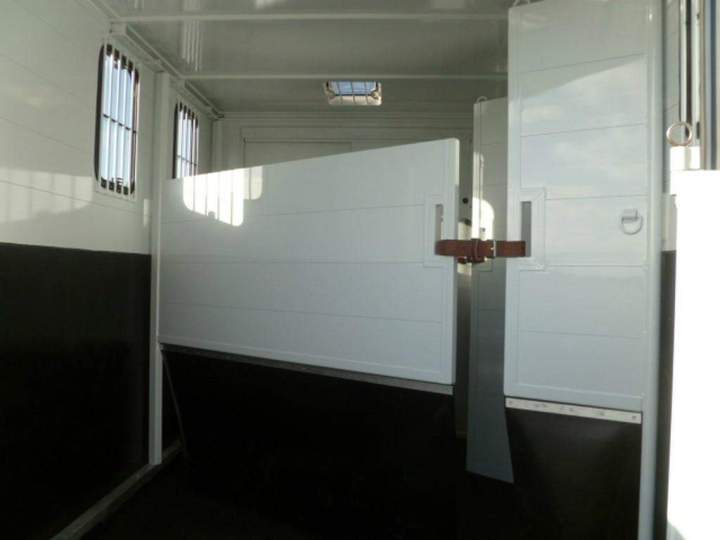 Fabrication de vans chevaux sur commande Basse-Normandie