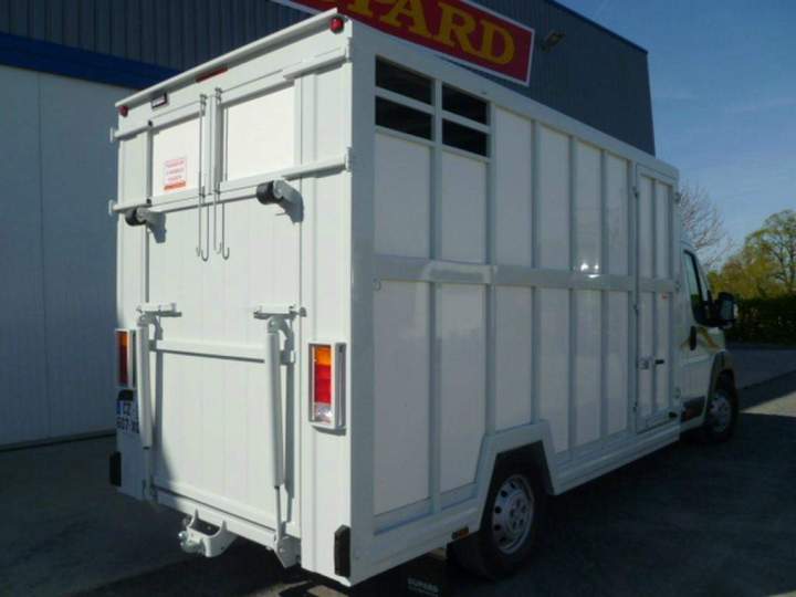 Fabrication de vans chevaux sur commande Basse-Normandie