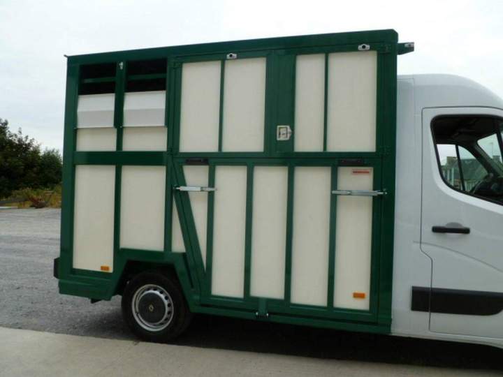 Fabrication de vans de transport chevaux Basse-Normandie